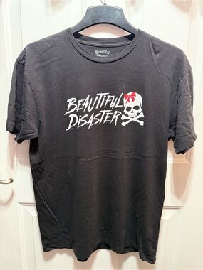 Beautiful Disaster Women's Black Short Sleeve Graphic Tee Size L